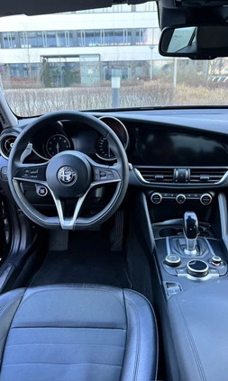 Alfa Romeo Giulia cena 79900 przebieg: 135000, rok produkcji 2016 z Poznań małe 172